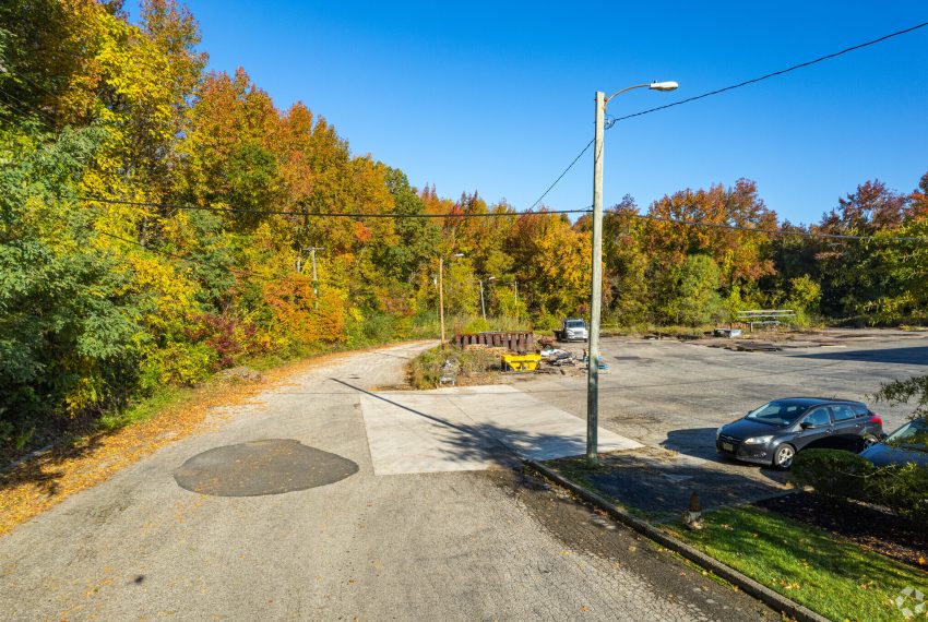 320-340-380-Columbia-Dr-Sewell-NJ-Paved-Entrance-Road-14-LargeHighDefinition